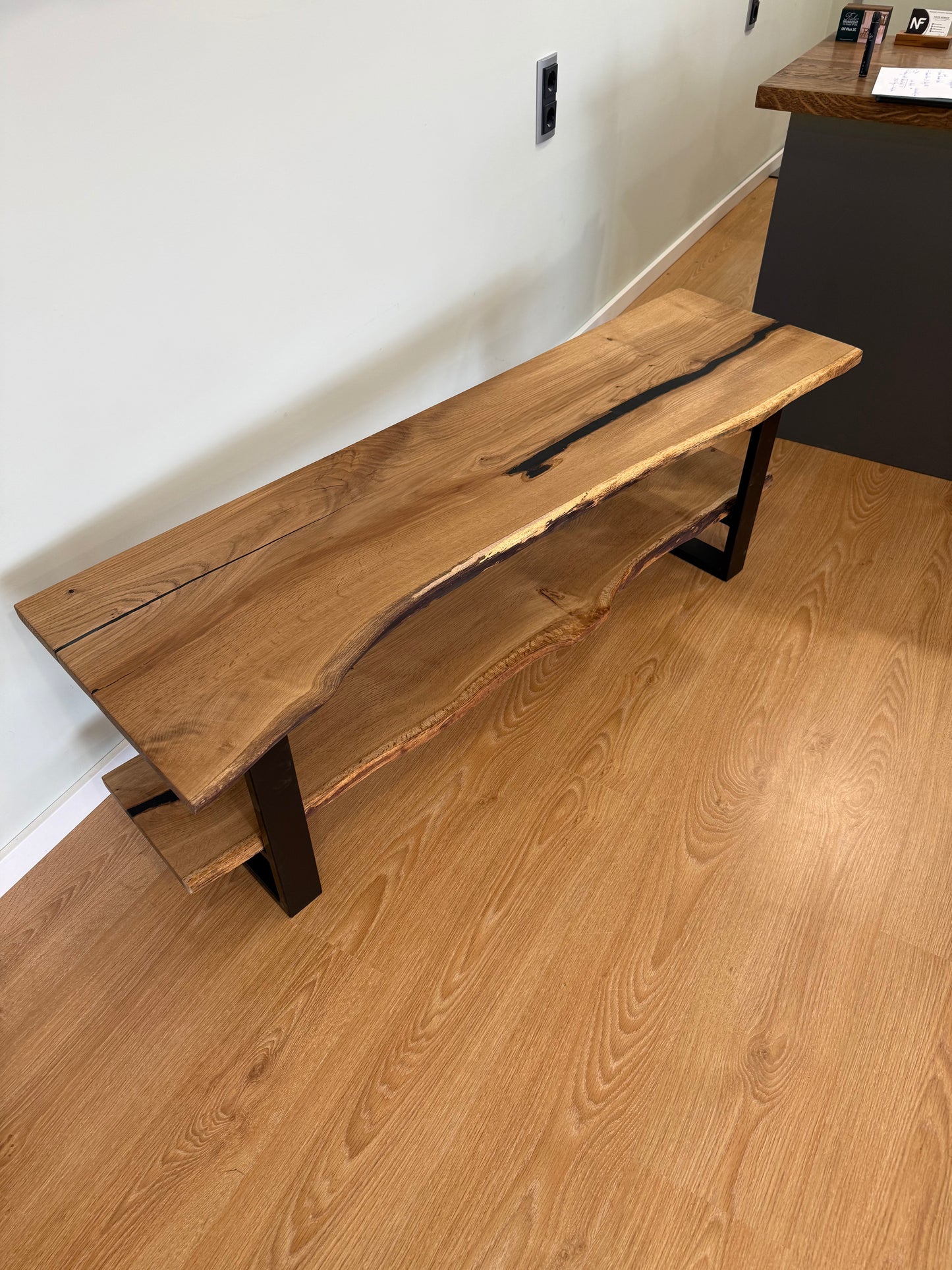 Sideboard Eiche 135x40cm Epoxidharz matt schwarz
